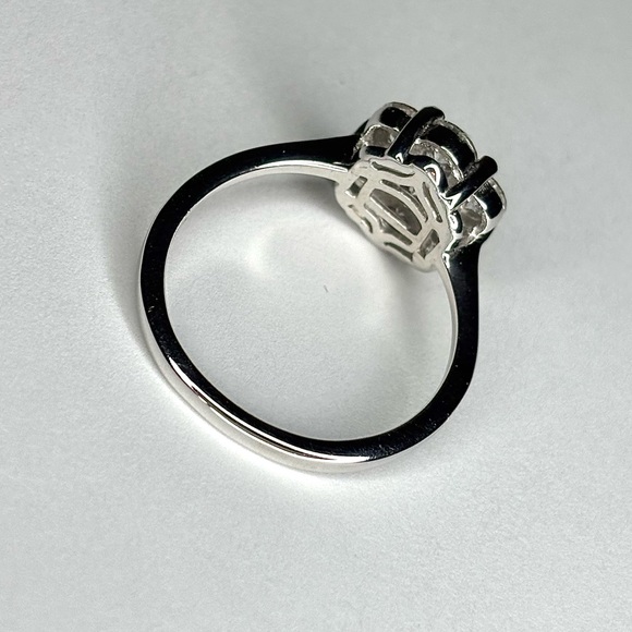 “Crystal Flower” Glorious Flower Moissanite Ring! 💎 - SIZE (7) - Picture 9 of 10